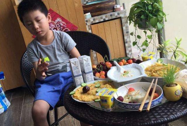 牛排|中国老人“糊弄式”早餐，影响孩子长高，父母却丝毫没察觉