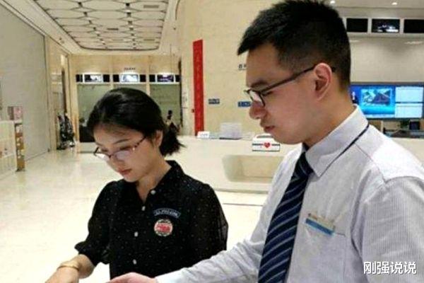 |银行正式宣布:11月起,这两个地方的钱可能取不出,储户小心了!