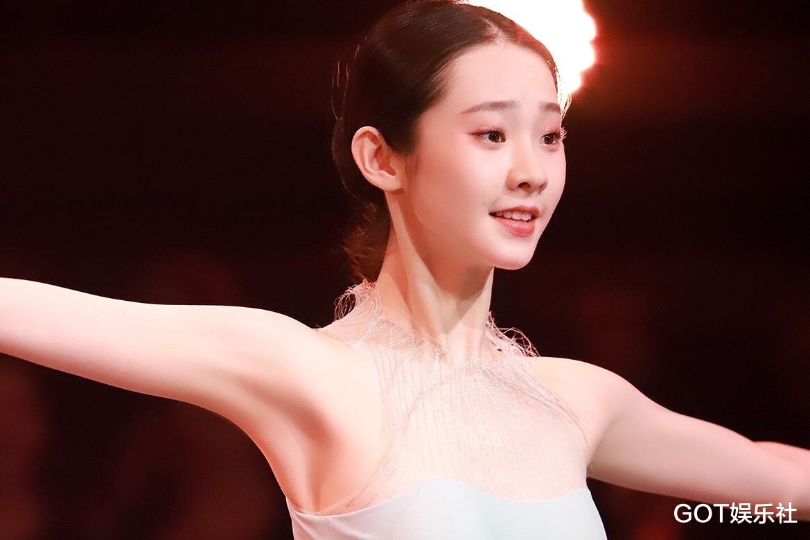 练习生■“寒门”再难出偶像?《青春有你》《创造营》背后是资本间的博弈