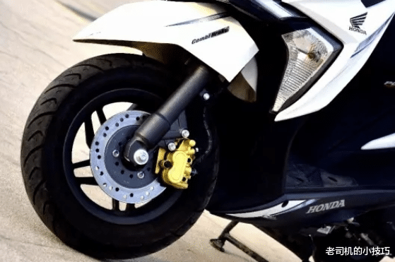 本田：本田轻量级代步踏板，NSC引擎+FI电喷，辅助CBS刹车联动，10680元