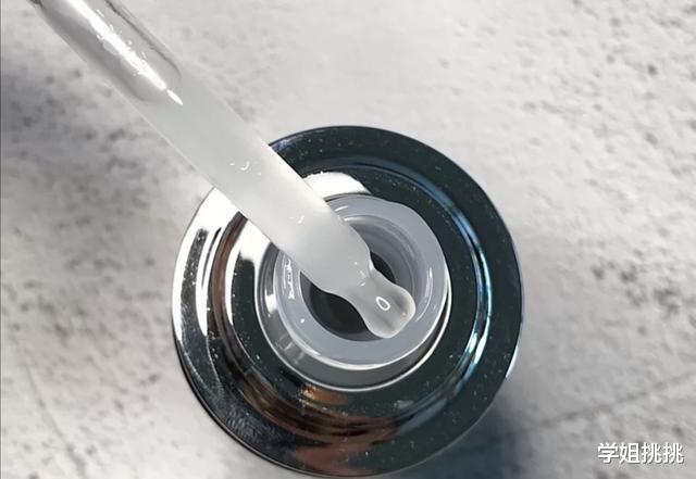 [护肤品]你适合小棕瓶还是小黑瓶，主要看2点，别到了30岁还不懂