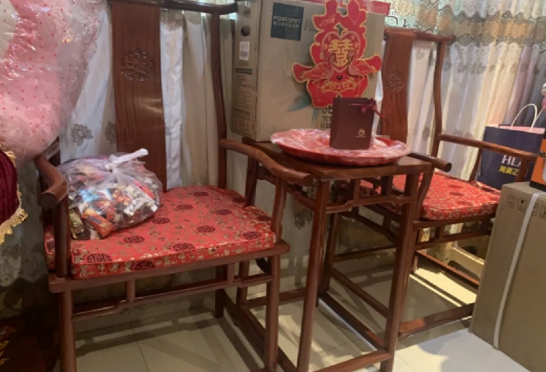 侃些个车 新娘回应“内衣不合适据接亲”：彩礼会退，感情没了