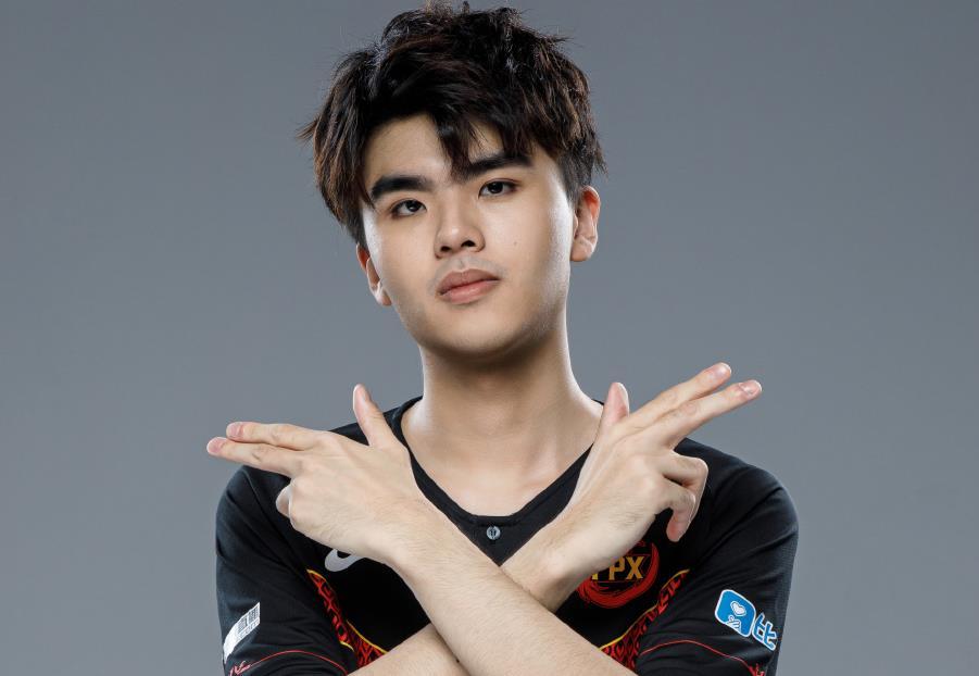 dwg战队|DWG夺冠，SN下路焕峰被骂上热搜：混子AD配不上冠军奖杯