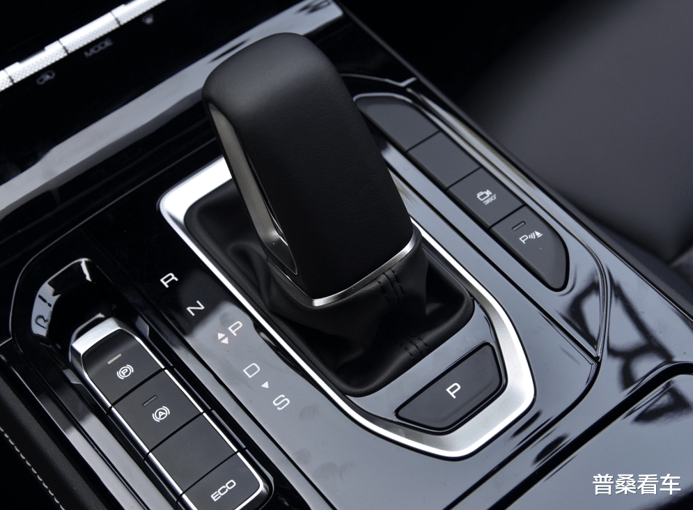 五菱|五菱造出平民高端车！豪华座舱+6座，1.5T仅8.98万，舒适堪比GL8