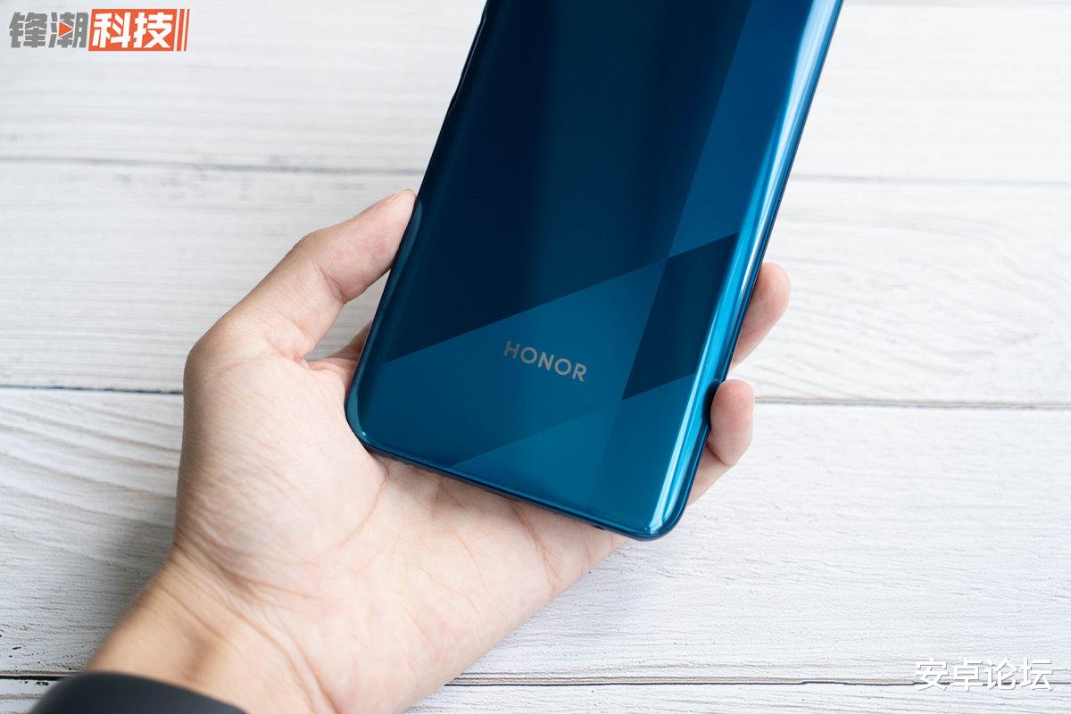 [荣耀]平价大屏 5G 手机先行者，荣耀 X10 Max 评测