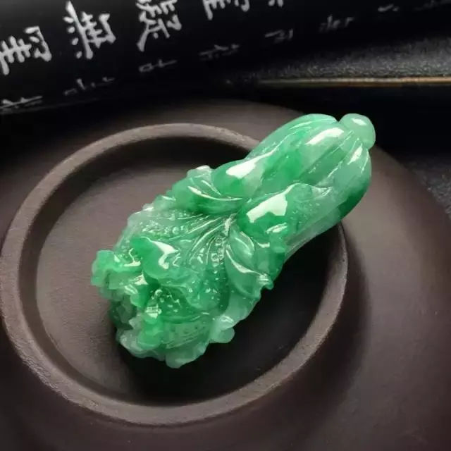 |翡翠白菜 \ 蕴含着历史悠久的美和完美的寓意 ”！