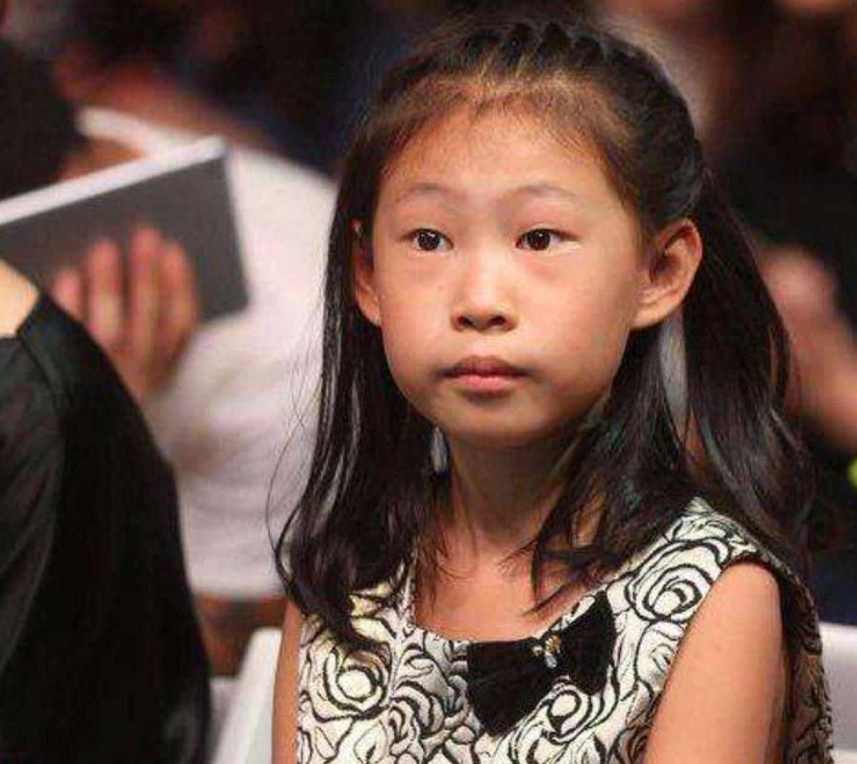 贾云馨|有种“整容”叫星二代集体长大,甜馨像开挂,黄奕女儿才是真正逆袭了