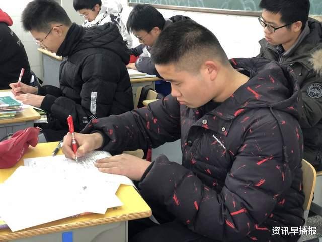 资讯早播报 苏州吴中区迎春中学15岁少年金旻哲笔下的江湖，很“豪气”！