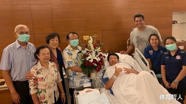 冯坤■冯坤爱子正面照曝光！卷发，样子与冯坤一模一样，外婆教他讲中文