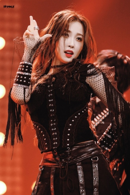 「陆柯燃」《青你2》直播翻车细节，当公布陆柯燃名次时，现场传出巨大骂声