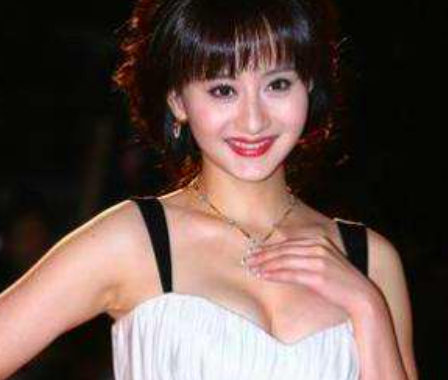 #周星驰#当年琼瑶剧第一代女星，在片中被周星驰吹裙子，有多少人暂停了？