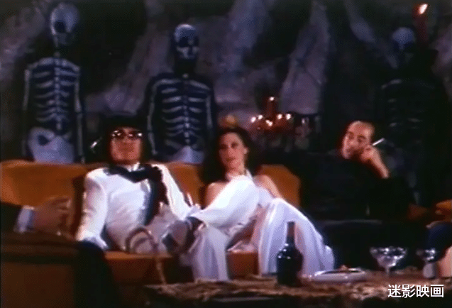 李小龙|李小龙阴间大战007与吸血鬼教父，从未见过如此沙雕的功夫片！