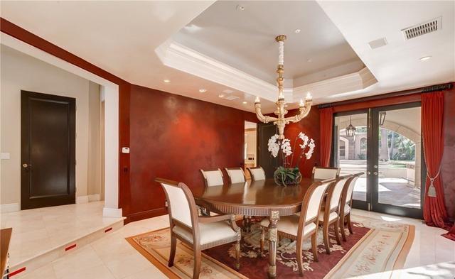 ▲董卿美国6000万豪宅抛售，占地面积2000平，每年要交76万房产税！