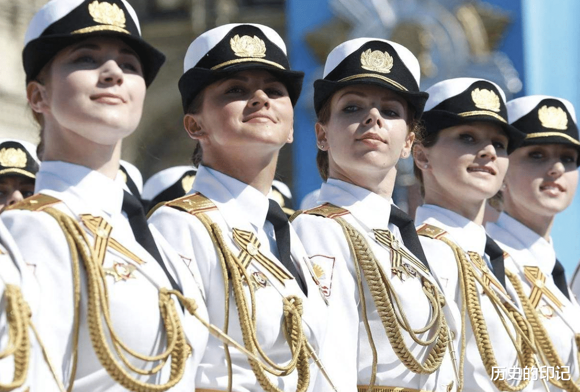 |美国航母每次必带500女兵，少一个都不行，专家解释背后缘由