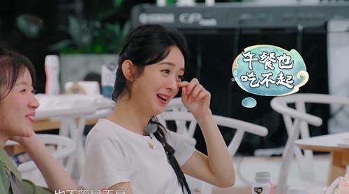 赵丽颖|赵丽颖的“无痕美甲”火了，看到她上手效果，网友：学生党必备