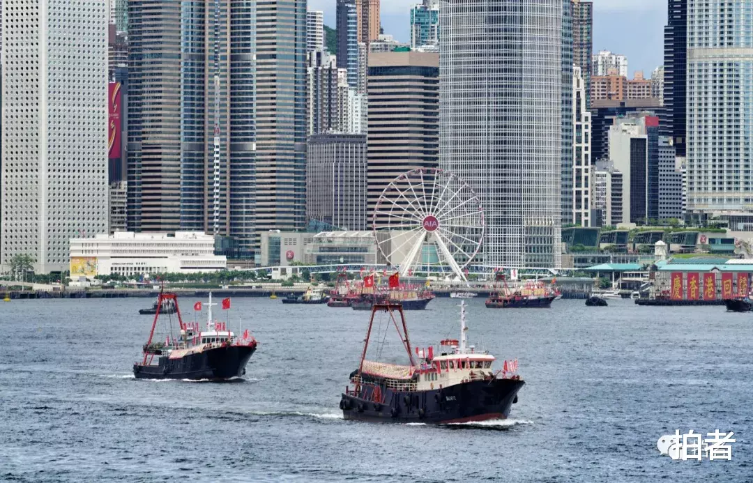 #郑州#渔船巡游!巴士花车!多图直击庆祝香港回归祖国23周年现场