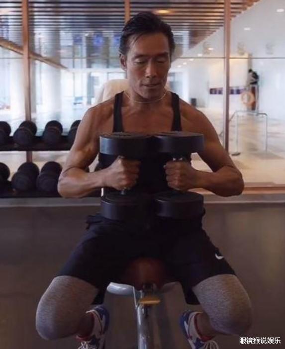 郑浩南|郑浩南直播前妻曝光，曾是亚洲知名女打星，57岁至今单身