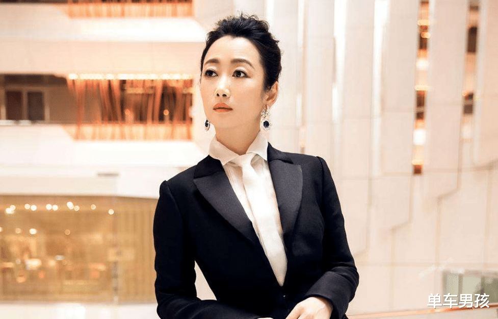 |拿奖拿到手软,婚后二十年不生孩子,不吃晚饭?