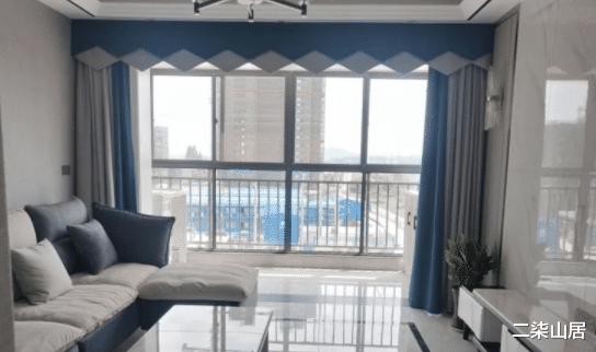 []同事120㎡婚房，朋友都夸餐边柜实用又好看，我却独爱衣帽间！