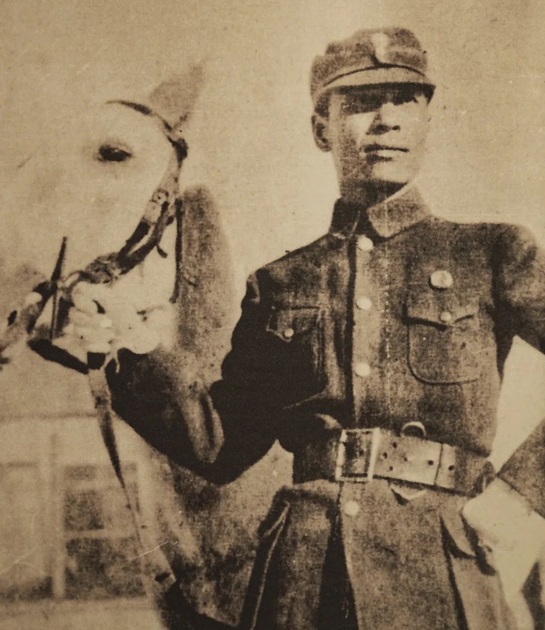 谢晋元|5.5亿就拍了个伪历史？大部分人没看懂《八佰》