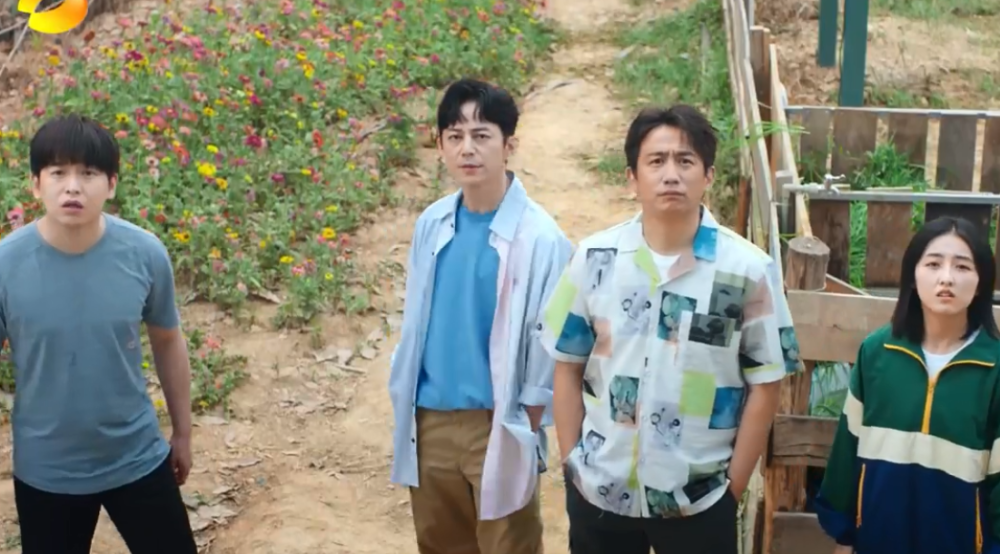 [张子枫]张子枫录综艺懒得涂粉底，镜头给出脸部特写，才知18岁皮肤多真实