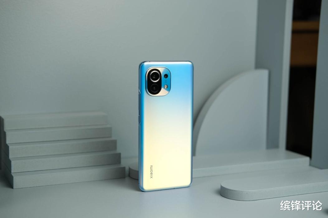 小米科技|小米11开箱:轻薄圆润 四曲面,2021标杆旗舰真香!