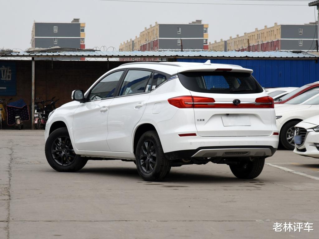 『比亚迪宋』8万多买辆顶配SUV，配1.5T引擎，一公里油钱3毛5，上班族代步首选