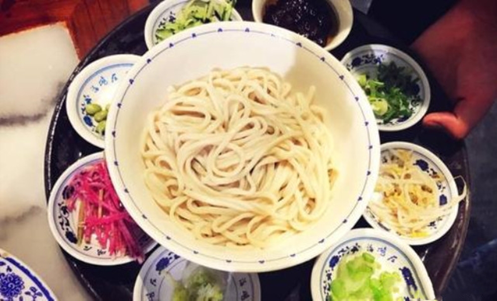 岳云鹏|岳云鹏开面馆,大胃王捧场连点8碗炸酱面,结账时人却懵了