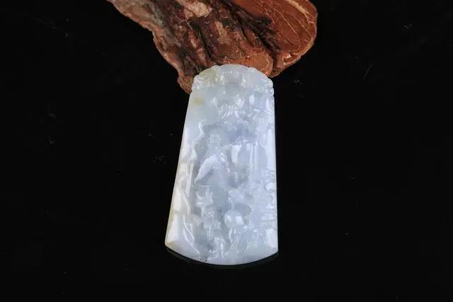 雕刻|买翡翠送人,你选机器雕刻还是手工雕刻?