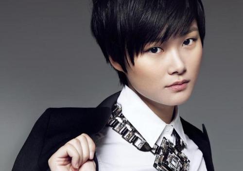 「歌手」《歌手》总决赛引争议,李宇春出场方式太特别,将华晨宇推上舆论风口