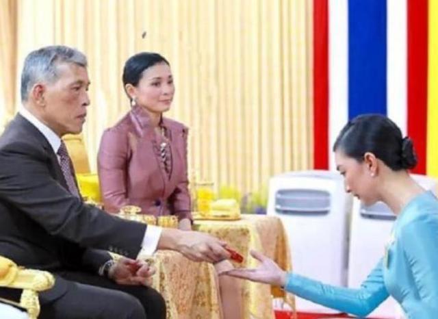 []泰王后宫又添人！比苏提达小10岁，长相与西拉米极为相似