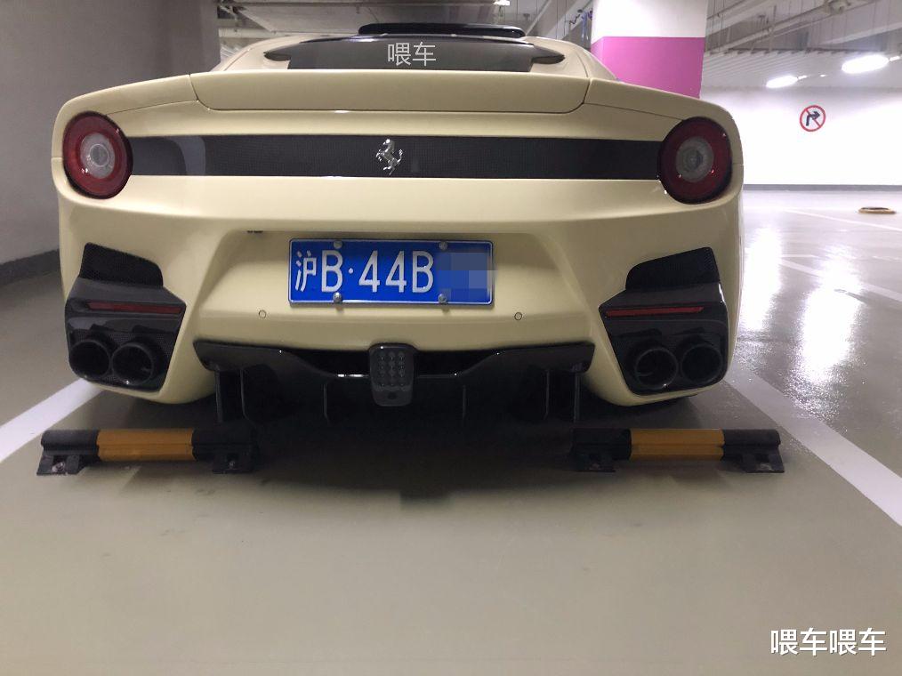 布加迪:翠湖天地超跑扎堆,大陆第1台全碳布加迪熙龙停这,蒋鑫的车也在