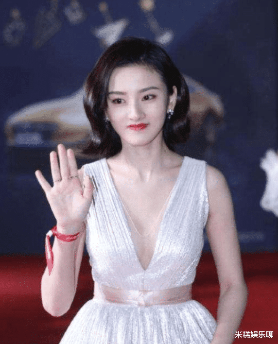 宋祖儿|当钟楚曦撞上宋祖儿后，对比两人的腰围，真的相差6岁吗？