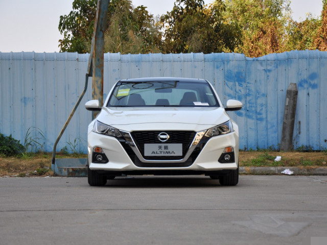 三菱欧蓝德|日产天籁优惠3.5万，只需14.48万就提车，这车不比雅阁香？