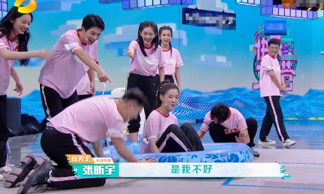 张昕宇|想红想疯了？赵丽颖公司艺人《快本》推同伴落水，没品行为遭吐槽