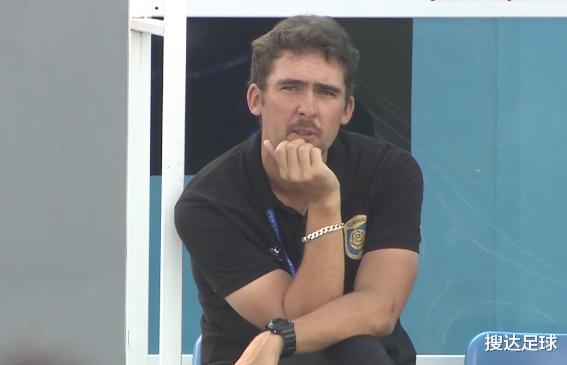 江苏苏宁|0-3落后！女足4冠王被打爆，王霜不用上了，法国教练一脸绝望