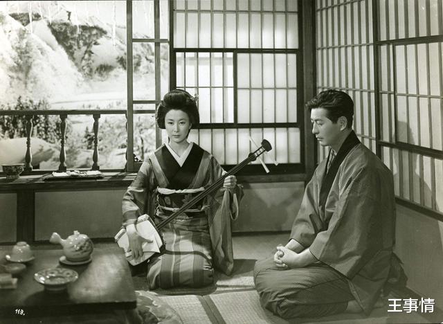 诺贝尔奖：川端康成为何自杀？他22岁时，表妹便说：哥哥的衣服净是坟墓味