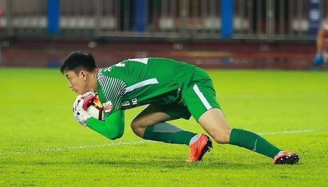 【上海申花】国足一关键位置与申花相比并无优势,申花甚至能占据上风