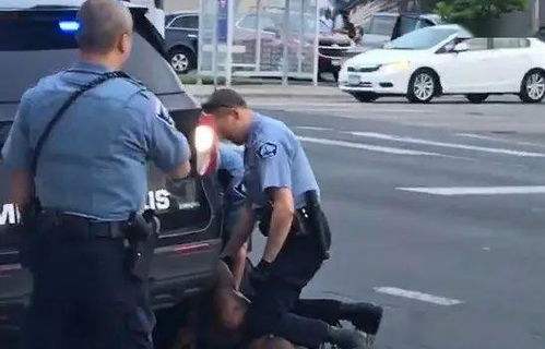 「美国」全世界都被骗了！跪杀黑人是人为演出，弗洛伊德早在4年前就已经死亡！