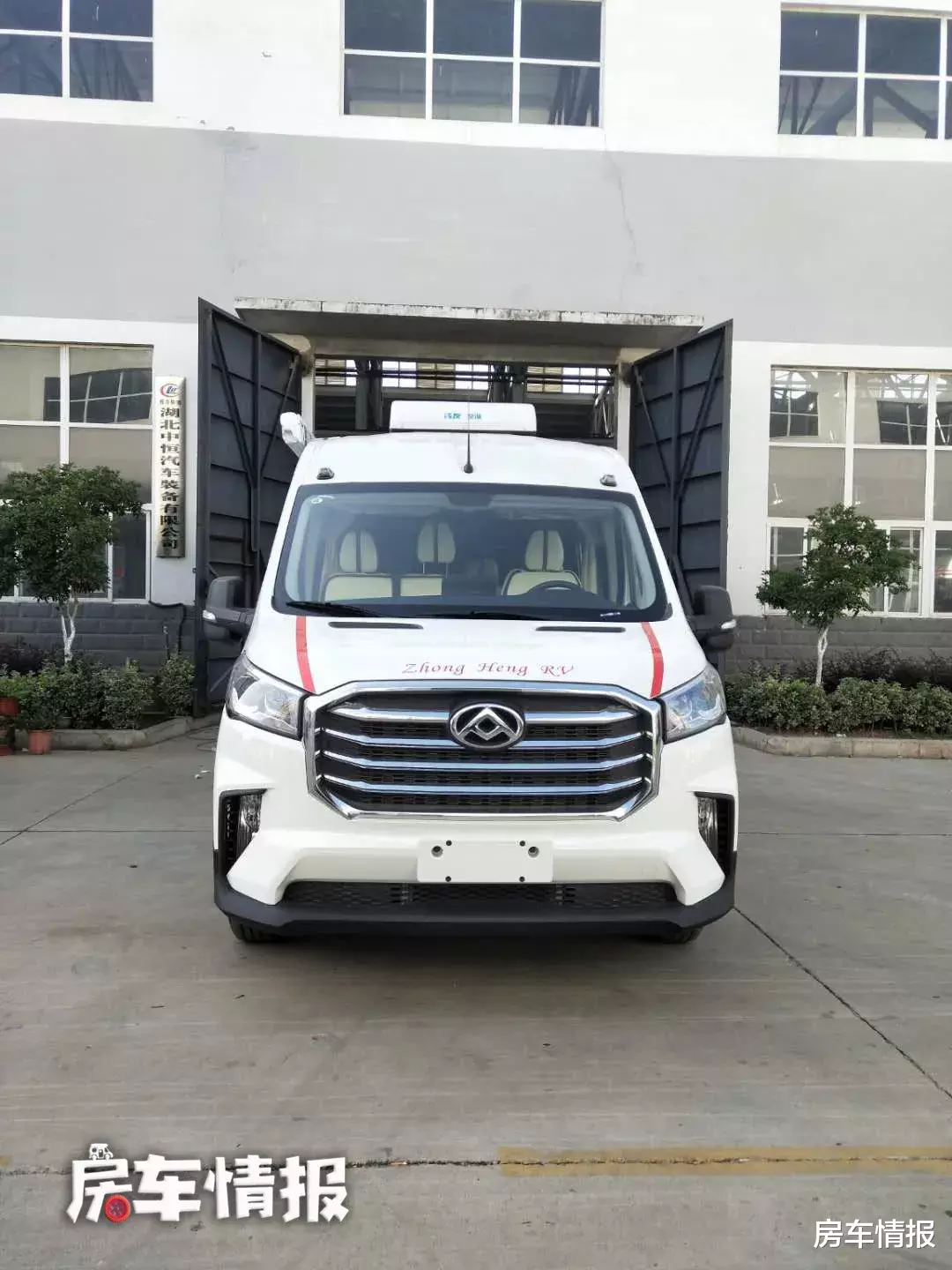 房车|不到30万就能买V90房车!2.0T+6AT水电配置够大,有电动床能睡4口