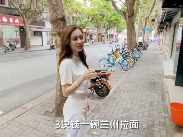 Angelababy上海街頭回憶童年吃3元拉面，現住千萬豪宅-圖3