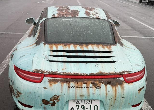 【保时捷911】日本这辆保时捷911火了，车主花20万“做旧”，网友：怕人借车？