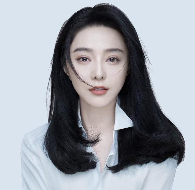 「范冰冰」范冰冰登英国高端杂志成国内第一人！ 穿\液体裙\美如埃及艳后