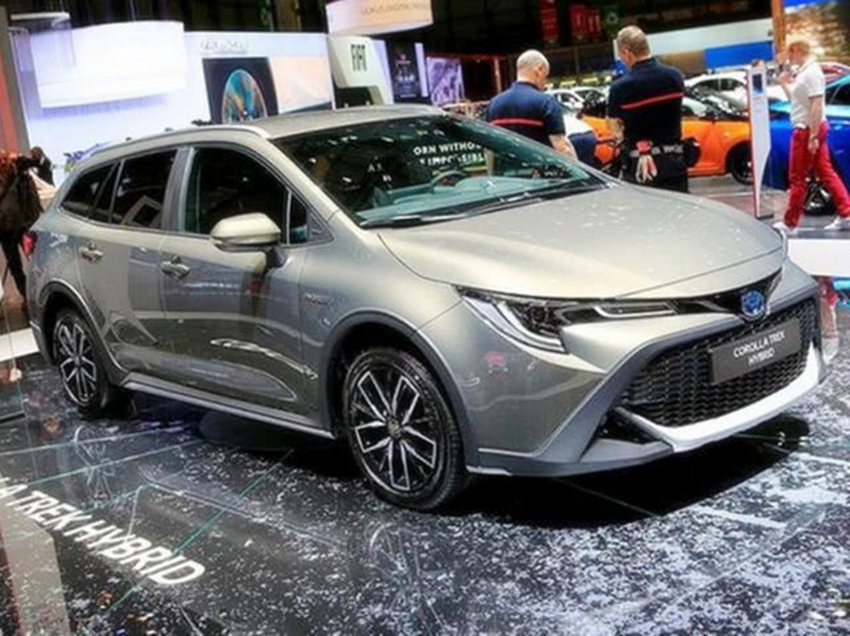 丰田卡罗拉|不给大众活路!丰田新车比思域漂亮10倍,配双人床+油耗4L,不足12万