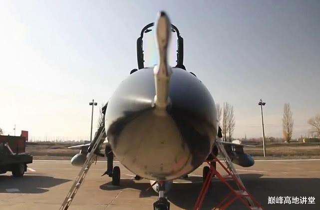 「空空导弹」意大利导弹漂洋过海来中国！成就国产霹雳导弹，外军破例授予功勋