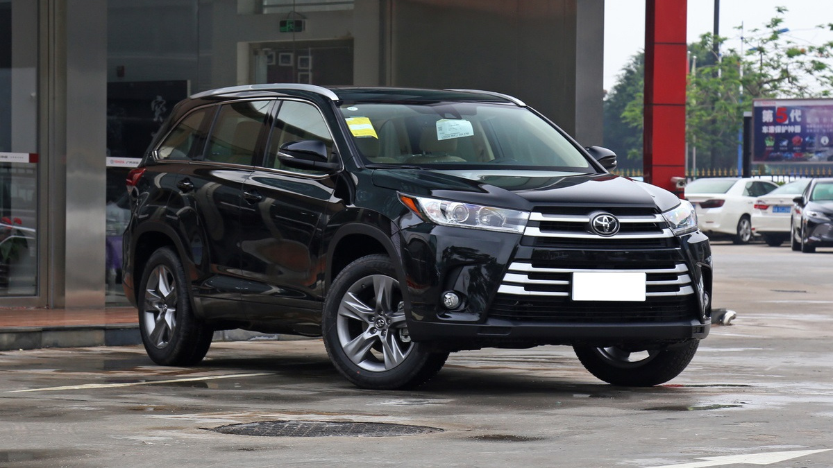 「丰田汉兰达」比奥迪Q5霸气，起步2.0T，十年难开坏，一箱油跑800Km