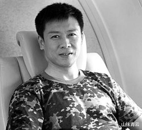 胡亚捷|胡亚捷与妻子离婚大战，3次战败，却次次收获“战利品”，今如何？