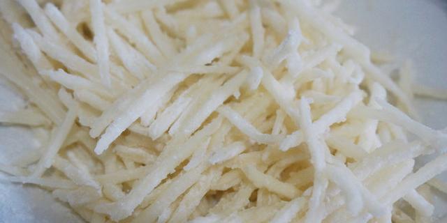 「土豆丝」它是“清肠能手”，一斤9毛，我家一年吃几百斤，家中没有胖子