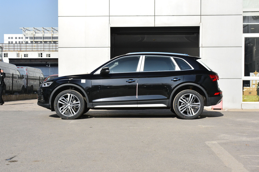 奥迪Q5：再跌7万！迟早要逼死途昂，2.0T爆252马力，30天卖15812辆