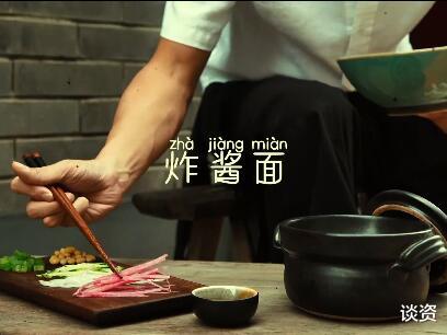 李荣浩|40岁谢霆锋不修边幅当街吃面，网友都问他是不是跟王菲分手了